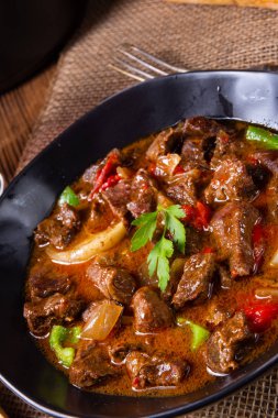 Biber ve soğanlı klasik sığır kebabı.