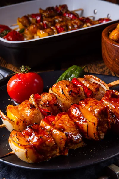 肉や野菜とマリネケバブ串 — ストック写真