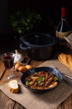 Biber ve soğanlı klasik sığır kebabı.