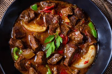 Biber ve soğanlı klasik sığır kebabı.