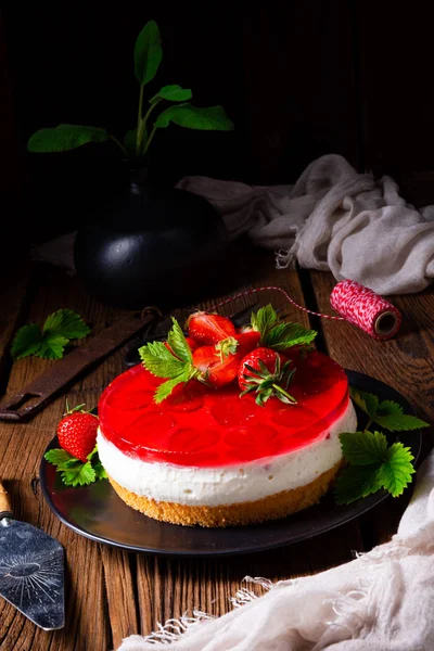 Deliziosa torta di quark alla panna con fragole — Foto Stock