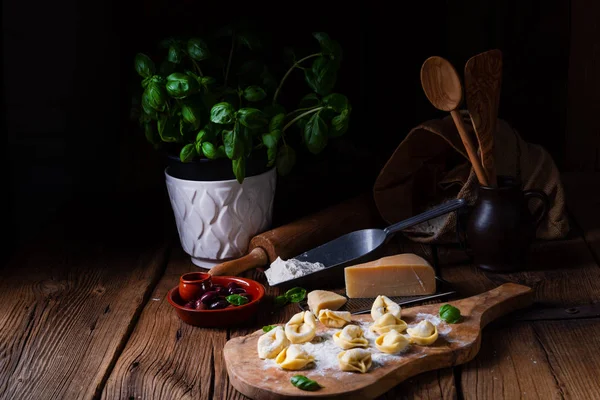 Köstliche Tortellini di formaggio mit Käse und Paprika — Stockfoto