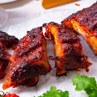 Kömür ızgarasından pirzola.