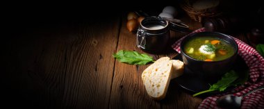 Patates ve kremalı Rustikal Sorrel çorbası.