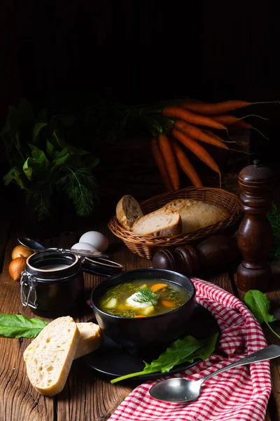 Rustikal Sorrel soup with potatoes and cream — Stock Photo, Image