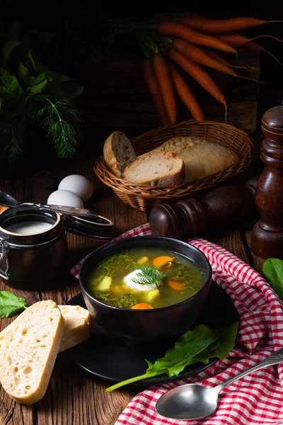 Rustikal Sorrel soppa med potatis och grädde — Stockfoto