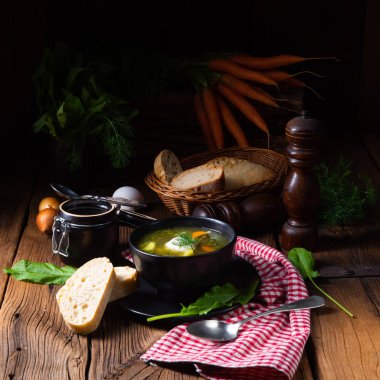 Patates ve kremalı Rustikal Sorrel çorbası.