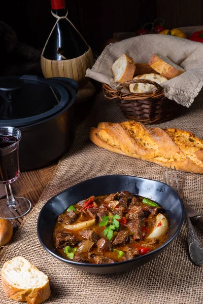 Biber ve soğanlı klasik sığır kebabı.