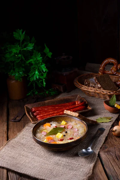 Zuppa di crauti rustici con pancetta e salsiccia — Foto Stock