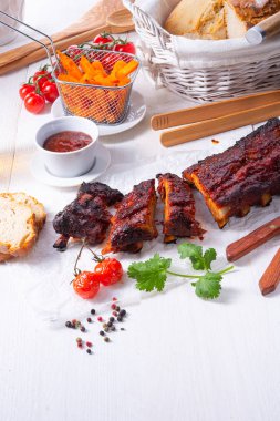 Kömür ızgarasından pirzola.