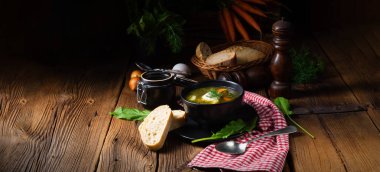 Patates ve kremalı Rustikal Sorrel çorbası.