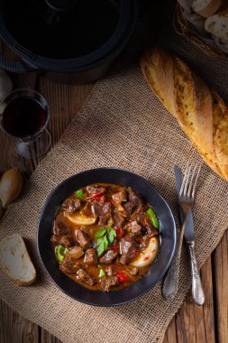 Biber ve soğanlı klasik sığır kebabı.