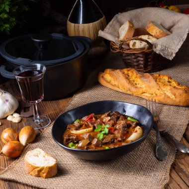 Biber ve soğanlı klasik sığır kebabı.