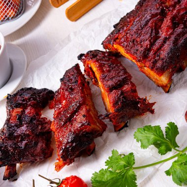 Kömür ızgarasından pirzola.