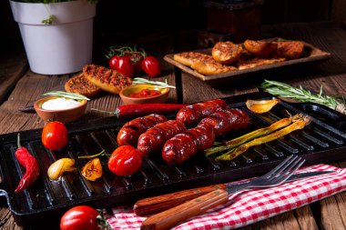 Domates Bruschetta ile Chili chorizo sosis