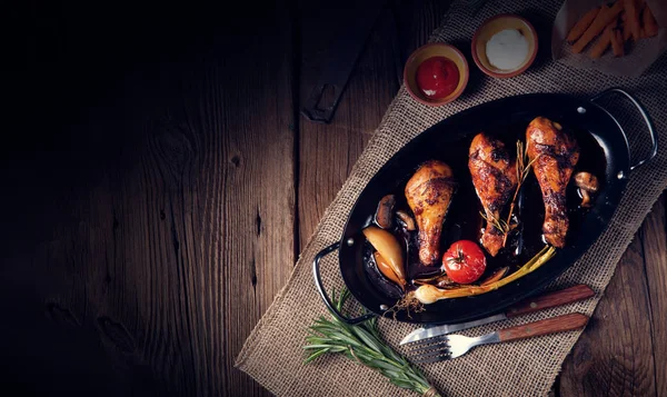 Izgara tavuk budu ve tatlı patates salamurası.