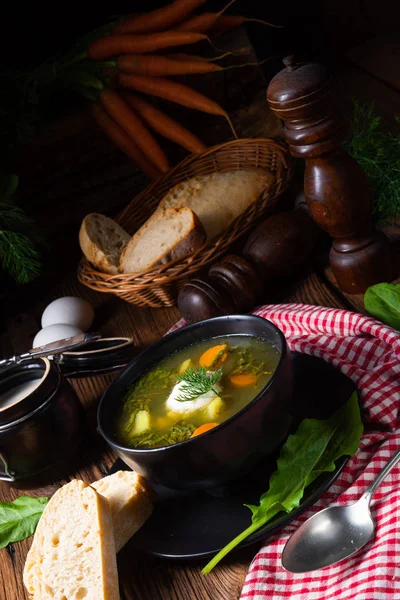 Patates ve kremalı Rustikal Sorrel çorbası.