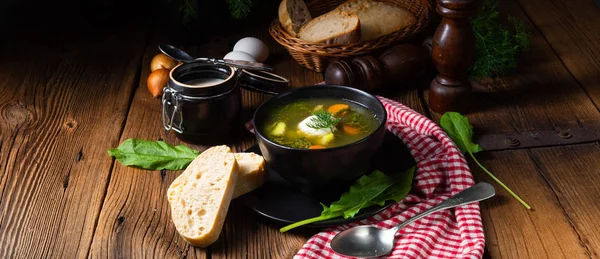 Patates ve kremalı Rustikal Sorrel çorbası.