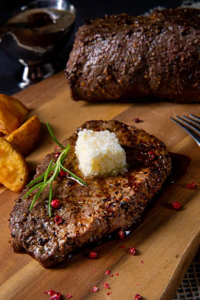 Butter Beef Steak with herbs and potato wedges — Stock Photo, Image