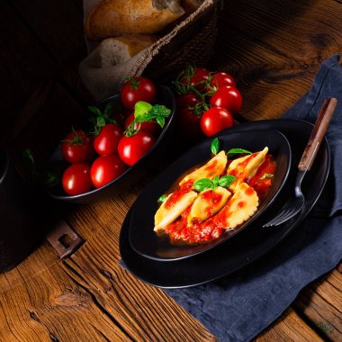 Fesleğen soslu ravioli alla genovese