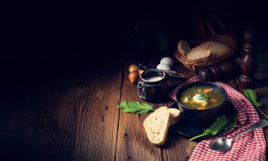 Patates ve kremalı Rustikal Sorrel çorbası.