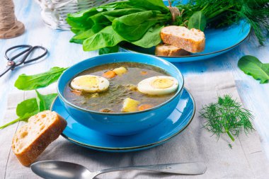 Patates ve yumurtalı kuş çorbası.