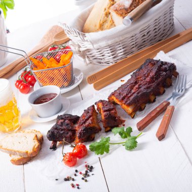 Kömür ızgarasından pirzola.