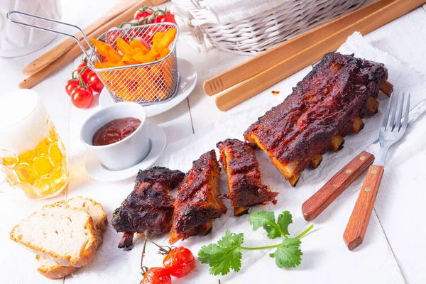 BBQ spare ribs from a charcoal grill — Stock Photo, Image
