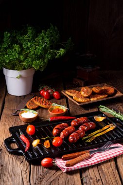 Domates Bruschetta ile Chili chorizo sosis