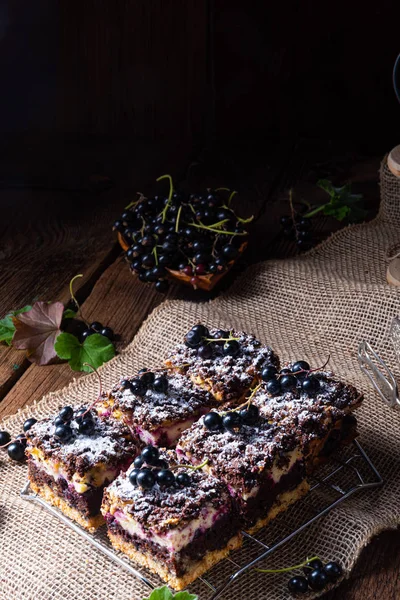 Polský dort z cínu s ovocem a posypy — Stock fotografie