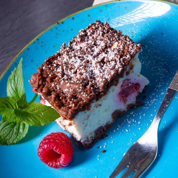 Cheesecake with raspberries mascarpone and chocolate — Stock Photo, Image