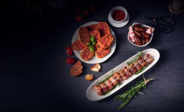  Pastırmaya sarılmış hurmalar ve lezzetli mezeler.