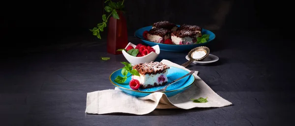 Cheesecake with raspberries mascarpone and chocolate — Stock Photo, Image