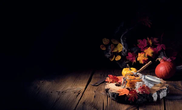 Осенняя деревенская консервированная тыква , — стоковое фото