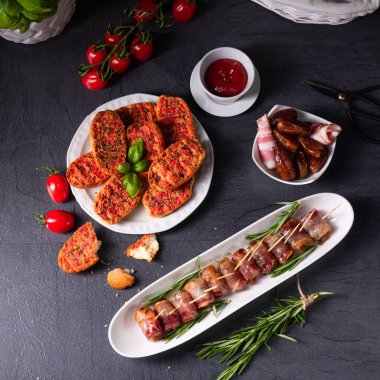  Pastırmaya sarılmış hurmalar ve lezzetli mezeler.