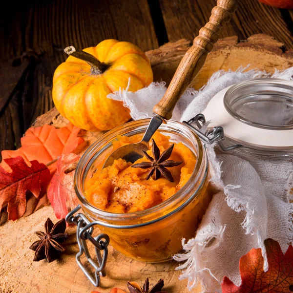 秋の素朴な缶詰カボチャ, — ストック写真