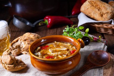 Kırmızı biberli baharatlı işkembe çorbası..