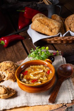 Kırmızı biberile Rustik Baharatlı işkembe çorbası.