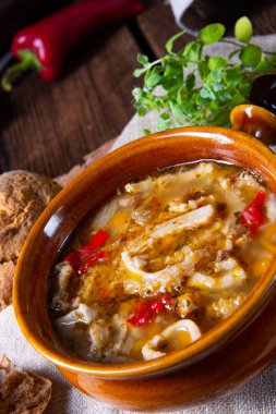 Kırmızı biberile Rustik Baharatlı işkembe çorbası.