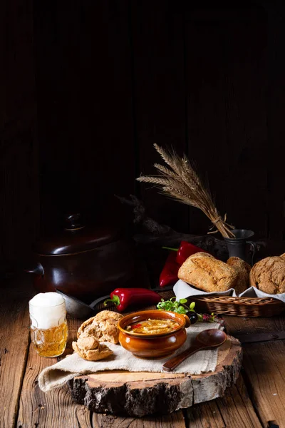 Soupe tripe épicée rustique au paprika rouge . — Photo