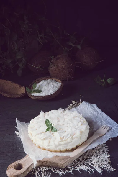 Teneke basit bir kuark hindistan cevizi kek — Stok fotoğraf