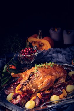 patates köfte ve erik ile kızarmış ördek