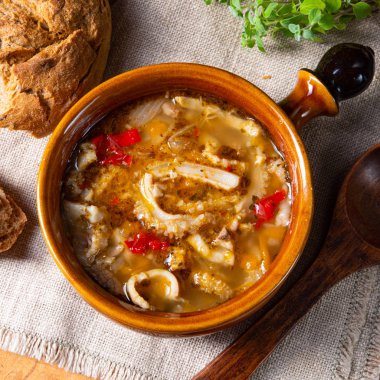 Kırmızı biberli baharatlı işkembe çorbası..