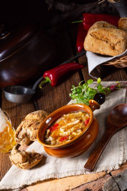 Kırmızı biberli baharatlı işkembe çorbası..