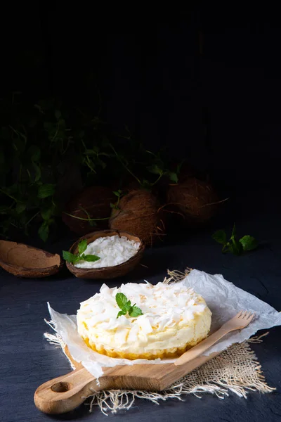 Un simple gâteau de noix de coco de quark de l'étain — Photo