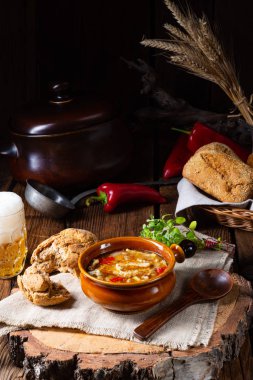 Kırmızı biberile Rustik Baharatlı işkembe çorbası.