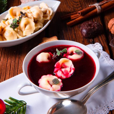 Geleneksel Polonya Noel arifesi çorbası.