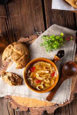 Kırmızı biberli baharatlı işkembe çorbası..