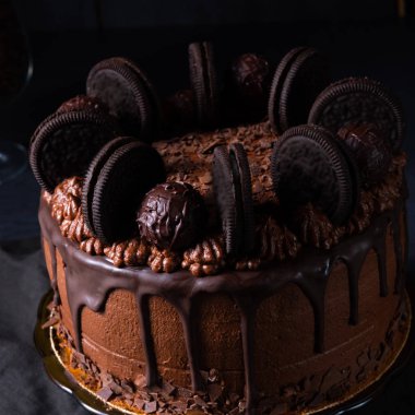 Bisküvili lezzetli çikolatalı pasta.