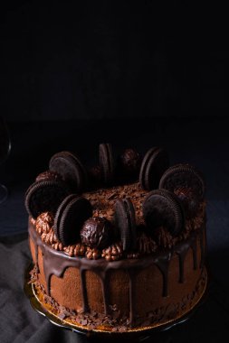 Bisküvili lezzetli çikolatalı pasta.